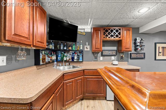 15225 Heatherwood, Southgate, MI 48195