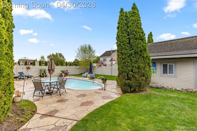 15225 Heatherwood, Southgate, MI 48195