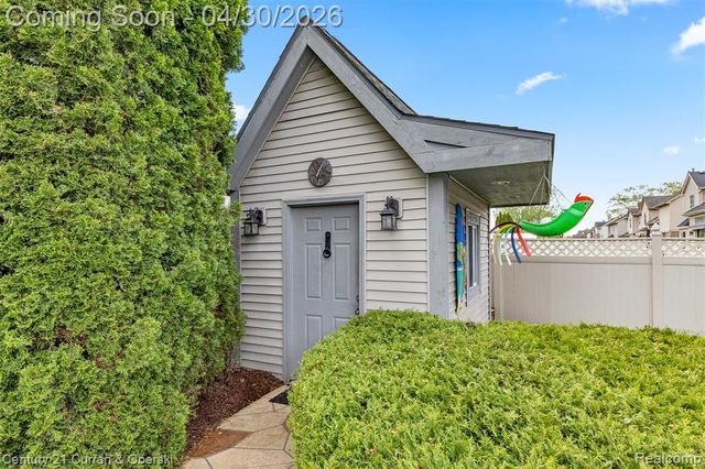 15225 Heatherwood, Southgate, MI 48195