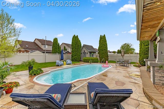 15225 Heatherwood, Southgate, MI 48195
