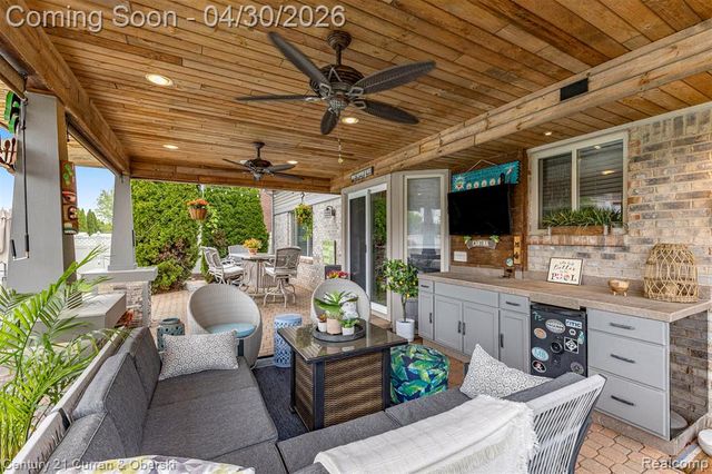 15225 Heatherwood, Southgate, MI 48195