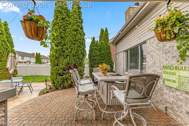 15225 Heatherwood, Southgate, MI 48195