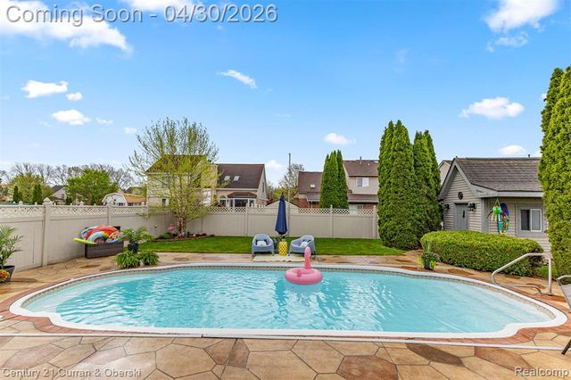 15225 Heatherwood, Southgate, MI 48195
