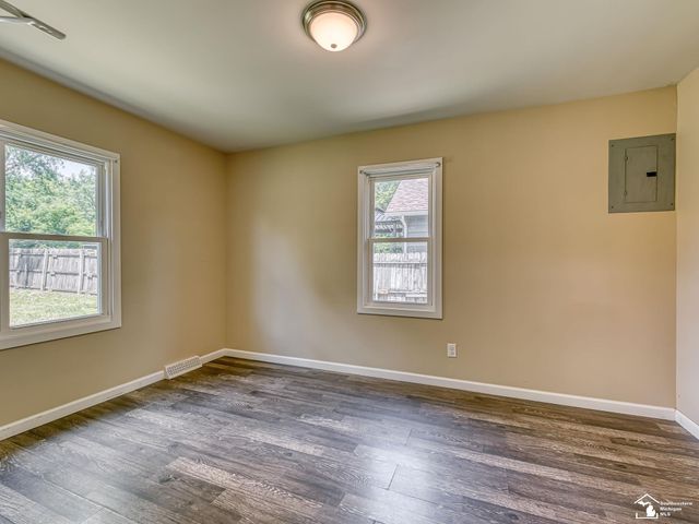 13023 S Dixie Highway, La Salle, MI 48145