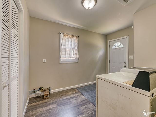 13023 S Dixie Highway, La Salle, MI 48145