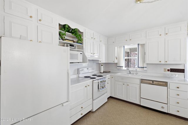 5262 Southern Pkwy, Louisville, KY 40214