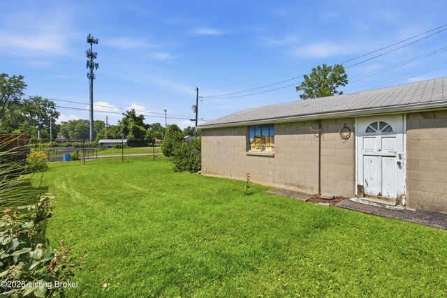 5262 Southern Pkwy, Louisville, KY 40214