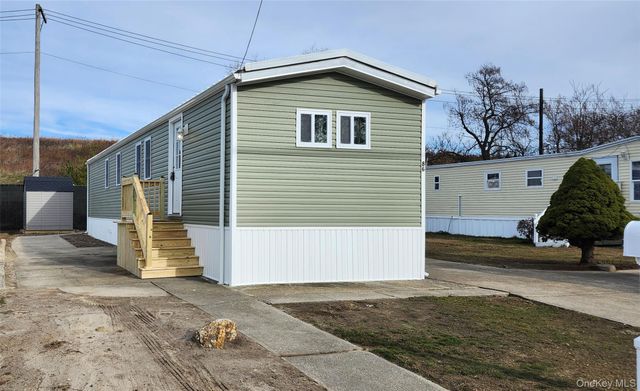 86 Lincoln Avenue, Holbrook, NY 11741