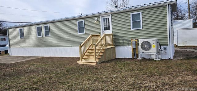 86 Lincoln Avenue, Holbrook, NY 11741