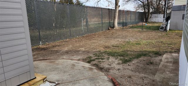 86 Lincoln Avenue, Holbrook, NY 11741