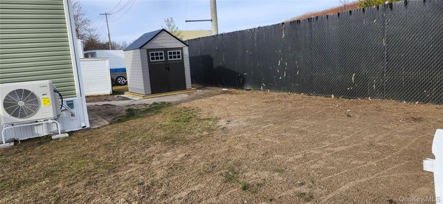 86 Lincoln Avenue, Holbrook, NY 11741