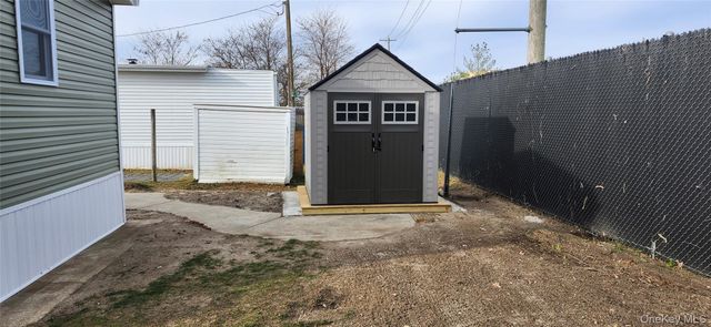 86 Lincoln Avenue, Holbrook, NY 11741