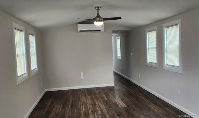 86 Lincoln Avenue, Holbrook, NY 11741