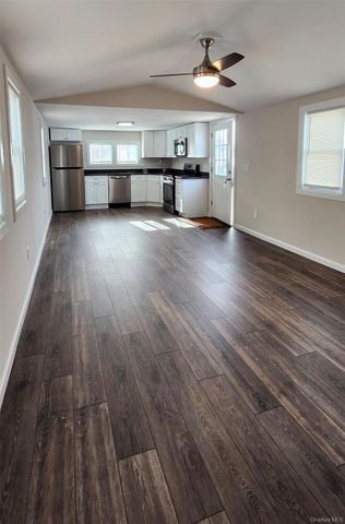 86 Lincoln Avenue, Holbrook, NY 11741