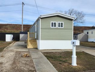 86 Lincoln Avenue, Holbrook, NY 11741