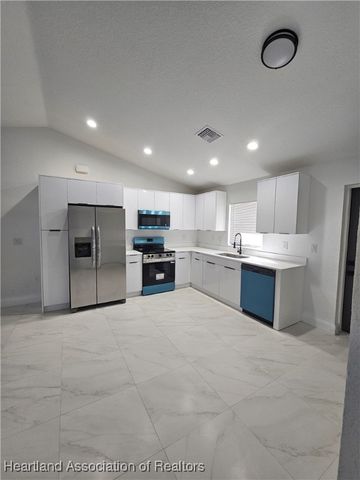 211 Islamorada Street NE, Lake Placid, FL 33852