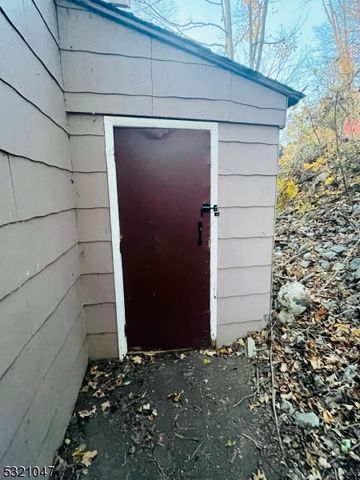 2 Clove Ave, Sussex Boro, NJ 07461