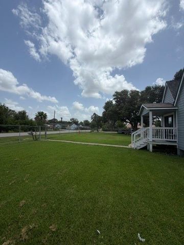 1116 Forest Oaks Drive, Houston, TX 77017