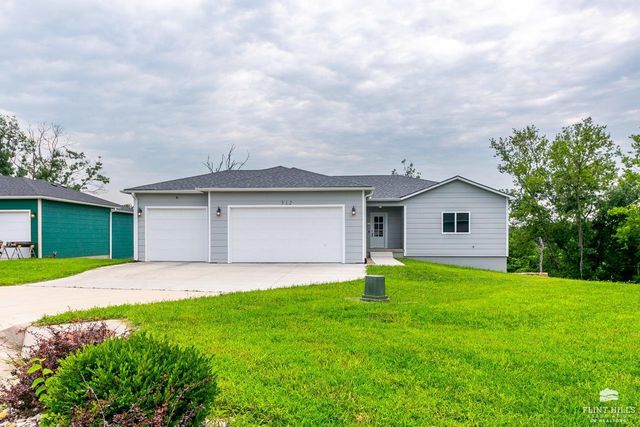 312 Snyder Drive, St. George, KS 66535