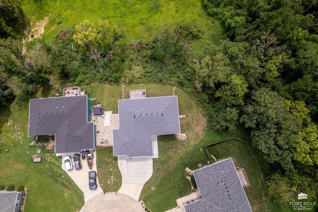 312 Snyder Drive, St. George, KS 66535