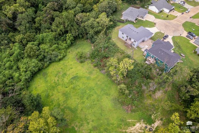 312 Snyder Drive, St. George, KS 66535