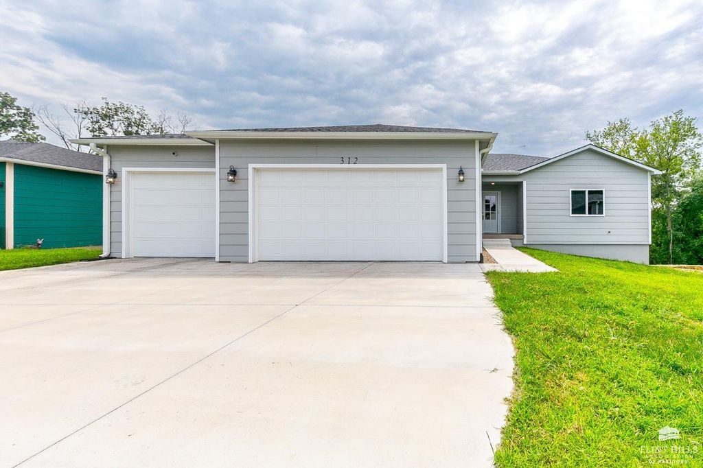 312 Snyder Drive, St. George, KS 66535