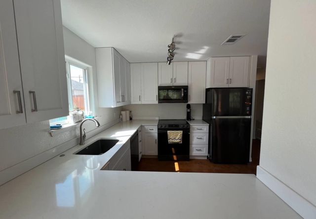 111 E Hickory DR, Granite Shoals, TX 78654