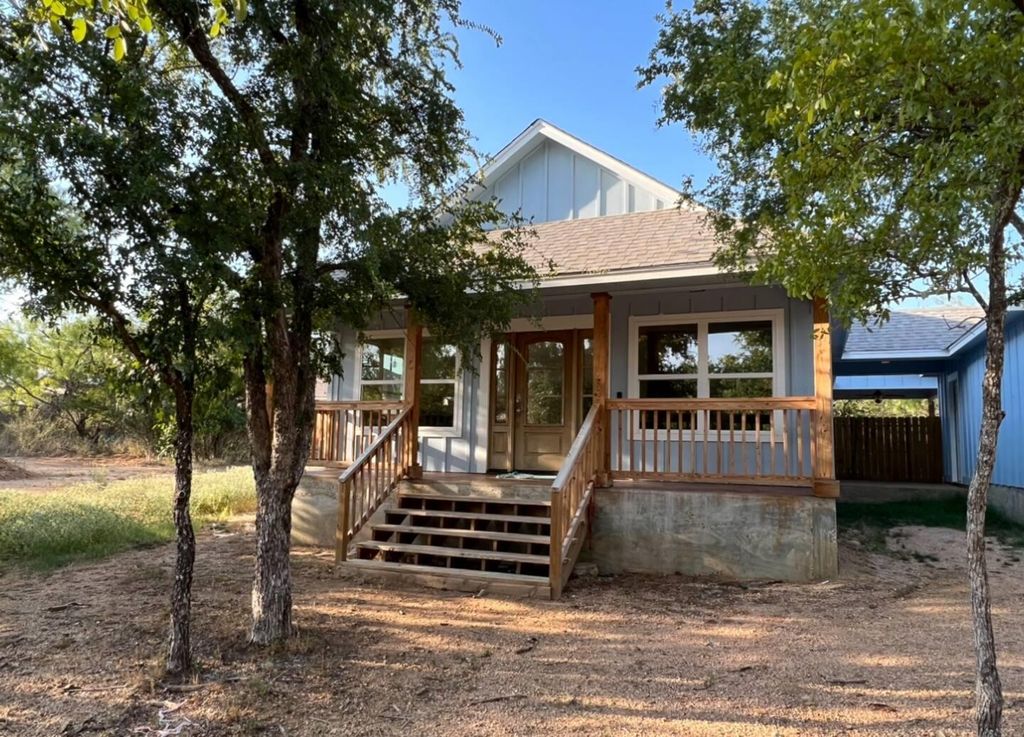 111 E Hickory DR, Granite Shoals, TX 78654