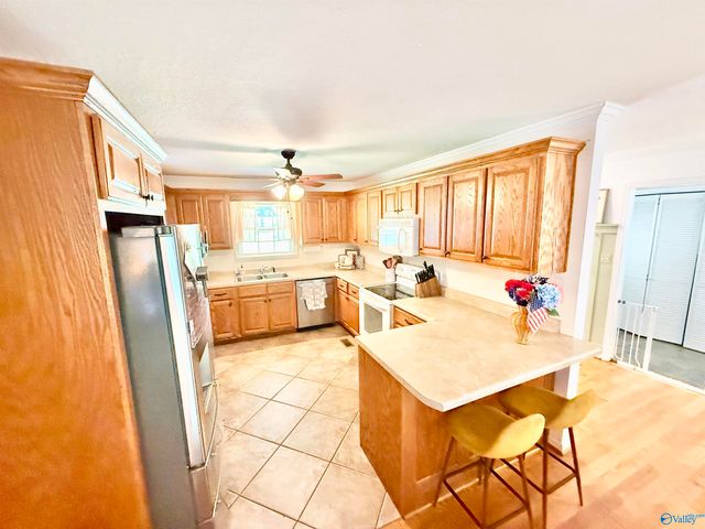 5261 Gilmer Lane, Rainbow City, AL 35906