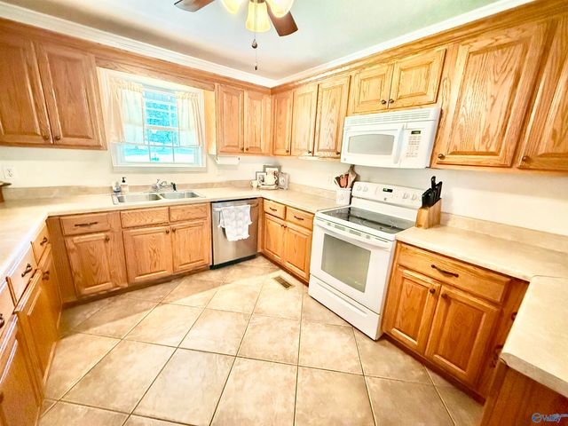 5261 Gilmer Lane, Rainbow City, AL 35906