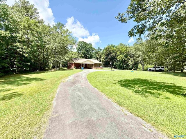 5261 Gilmer Lane, Rainbow City, AL 35906