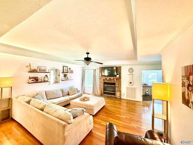 5261 Gilmer Lane, Rainbow City, AL 35906