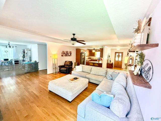 5261 Gilmer Lane, Rainbow City, AL 35906