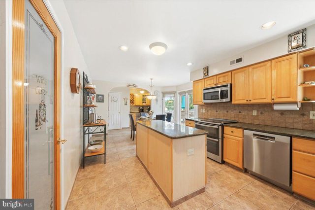 5 AUSTEN CT, Medford, NJ 08055