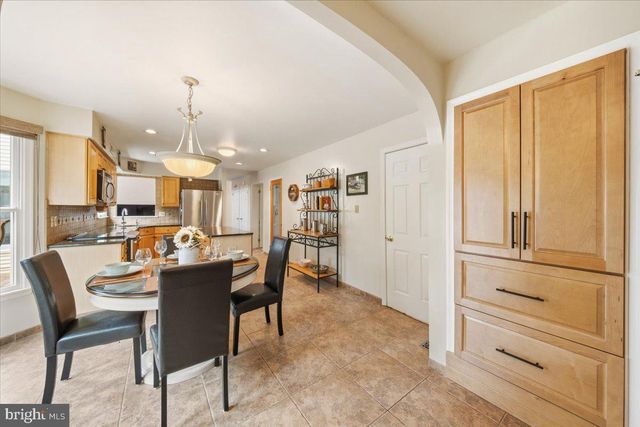 5 AUSTEN CT, Medford, NJ 08055