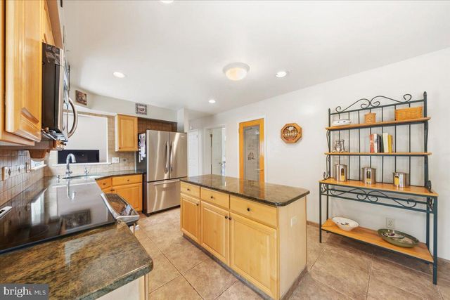 5 AUSTEN CT, Medford, NJ 08055