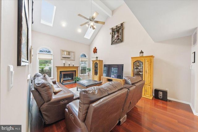 5 AUSTEN CT, Medford, NJ 08055