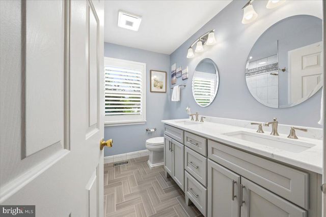 5 AUSTEN CT, Medford, NJ 08055