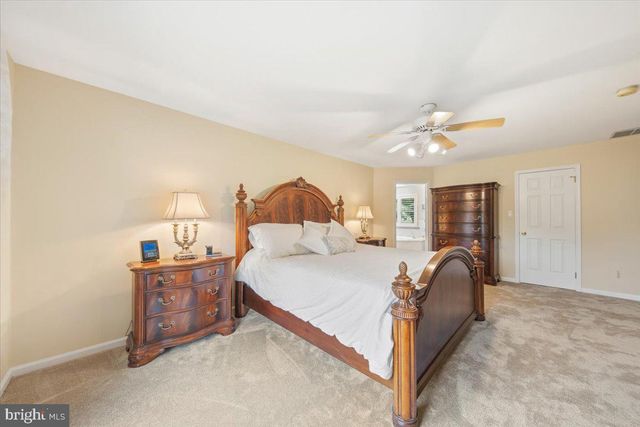 5 AUSTEN CT, Medford, NJ 08055