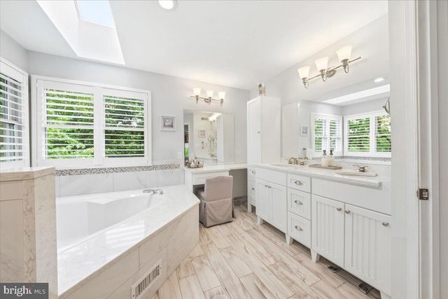 5 AUSTEN CT, Medford, NJ 08055