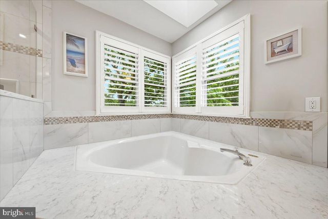 5 AUSTEN CT, Medford, NJ 08055