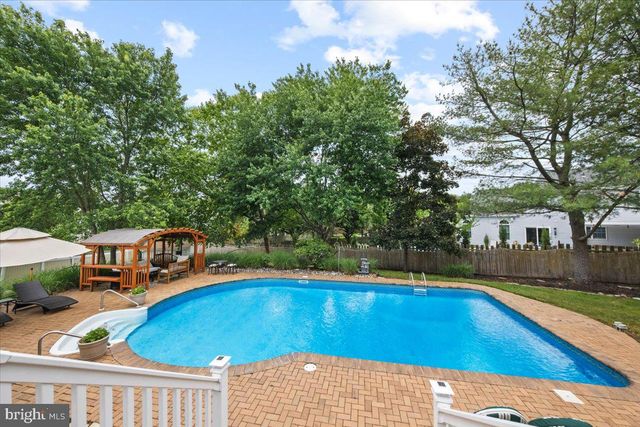 5 AUSTEN CT, Medford, NJ 08055