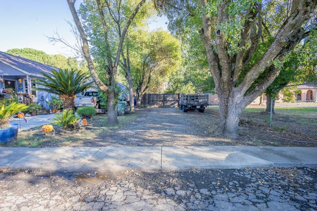 14117 Pine St, Walnut Grove, CA 95690