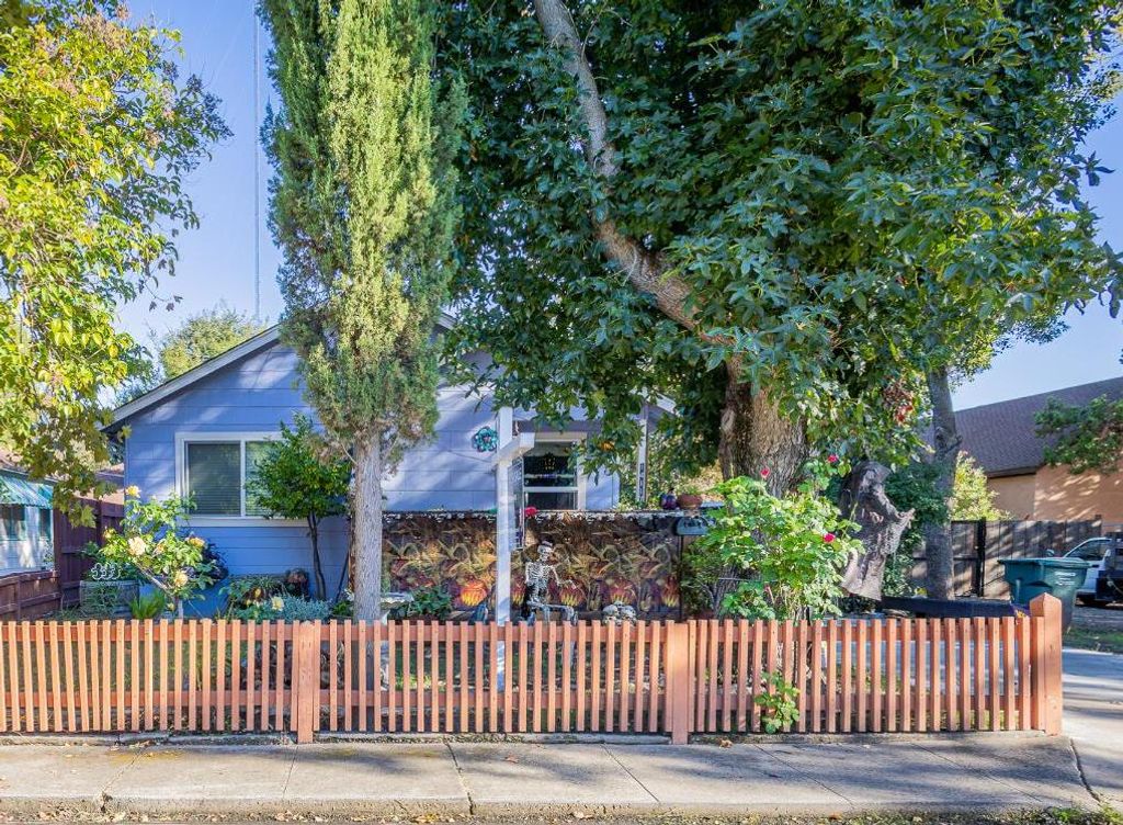 14117 Pine St, Walnut Grove, CA 95690