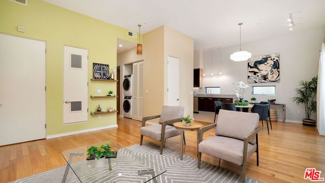 12411 Pacific Avenue 101, Los Angeles, CA 90066