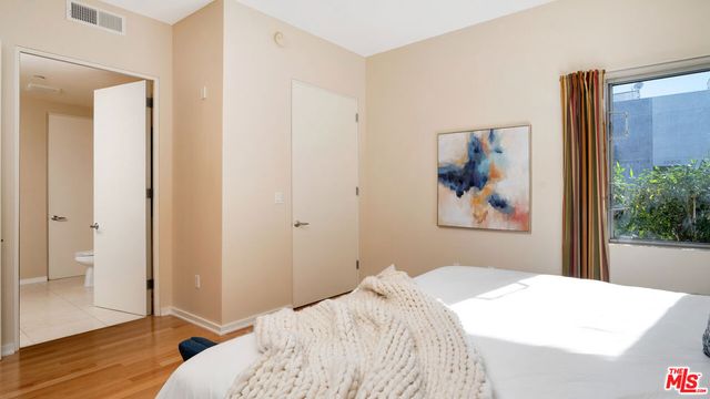 12411 Pacific Avenue 101, Los Angeles, CA 90066