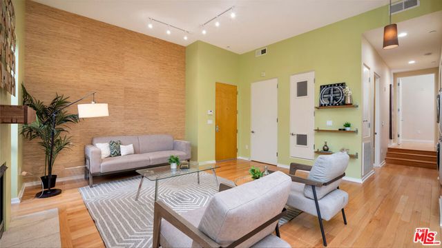 12411 Pacific Avenue 101, Los Angeles, CA 90066