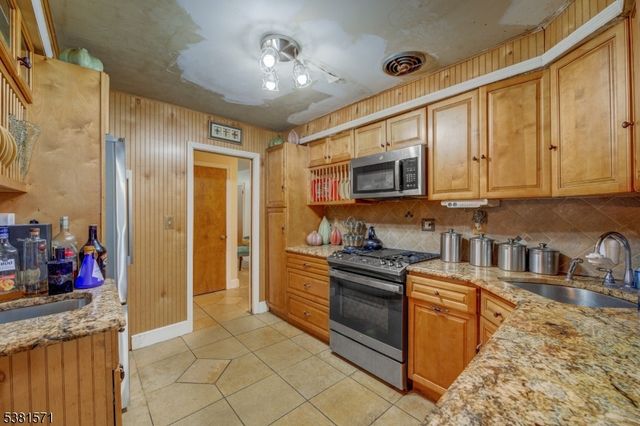 341 W End Ave, North Plainfield Boro, NJ 07063