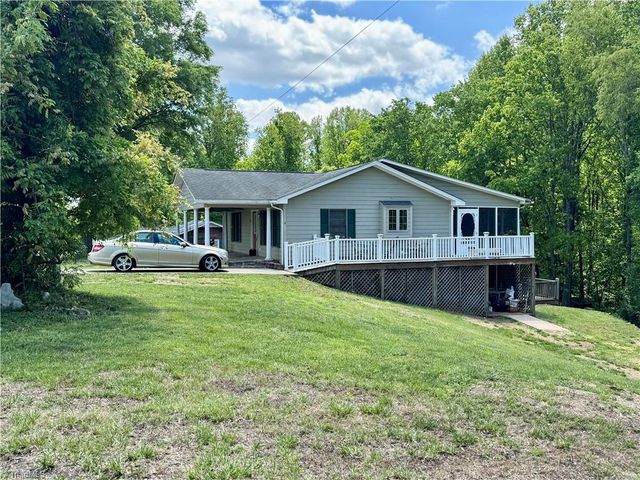 417 White Pines Country Club Road, Mount Airy, NC 27030