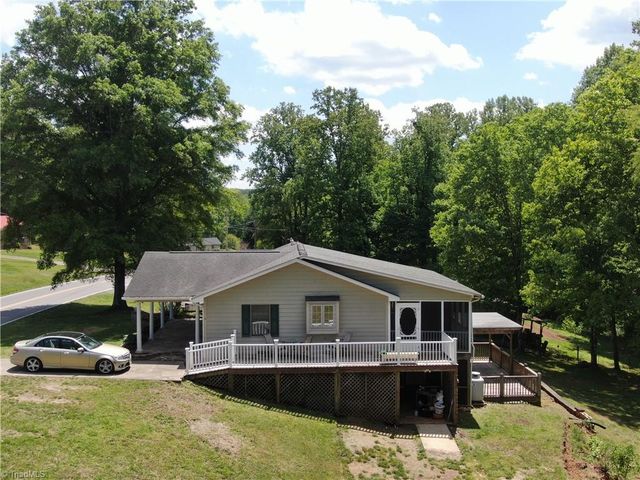 417 White Pines Country Club Road, Mount Airy, NC 27030
